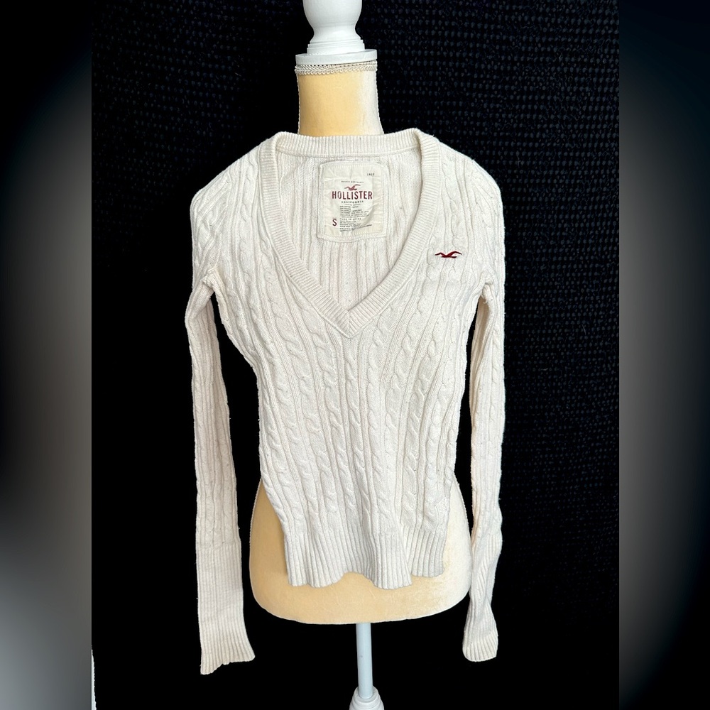 Hollister V neck sweater Small